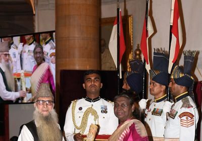President Droupadi Murmu presents Padma Shri in the field of Art to Shri Ghulam Nabi Dar