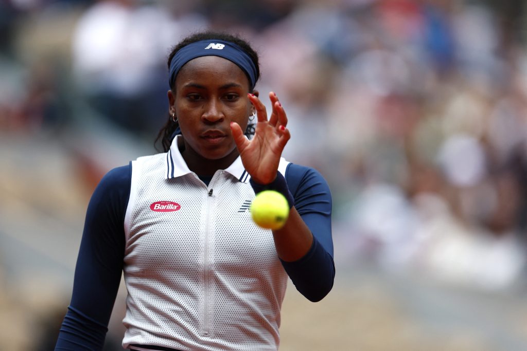 Gauff Cruises Past Yastremska Into French Open Fourth Round