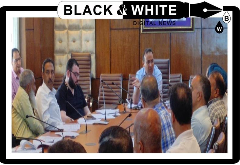 Comm Secy S&T reviews progress on saturation of Solar Rooftop Power Plants across J&K.