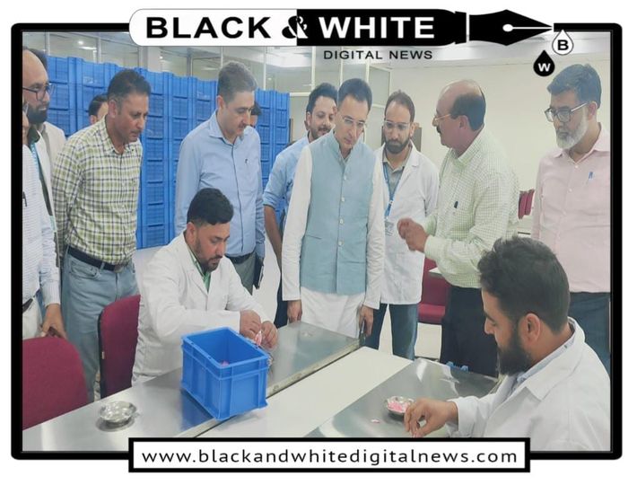 Union MoS visits India International Kashmir Saffron Trade Centre, Pampore.