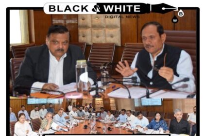 Advisor Bhatnagar reviews performance of School Education Deptt.