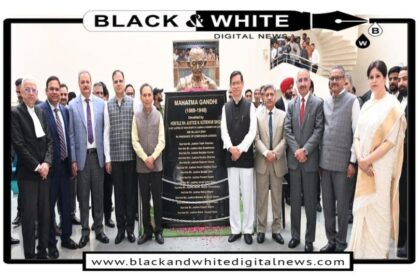 Chief Justice unveils Mahatma Gandhi bust inside High Court Complex