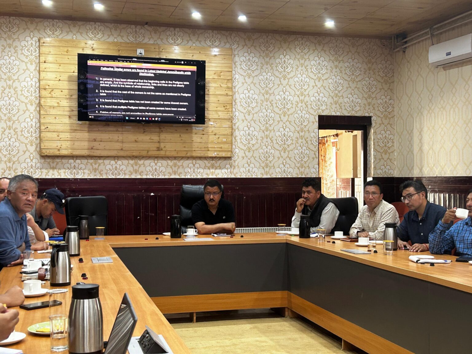 𝐏𝐫𝐞𝐬𝐬 𝐑𝐞𝐥𝐞𝐚𝐬𝐞 𝐋𝐞𝐡, 𝐉𝐮𝐥𝐲 𝟐𝟔, 𝟐𝟎𝟐𝟒: A two-day training on Digitization of Revenue Records started under DLRMP by Additional Deputy Commissioner, Leh, Ghulam Mohd (JKAS) at DC Conference Hall, Leh today on July 26.