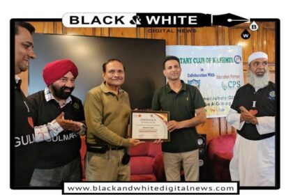 Advisor Bhatnagar flags off mega cleanliness-cum-awareness drive at Gulmarg