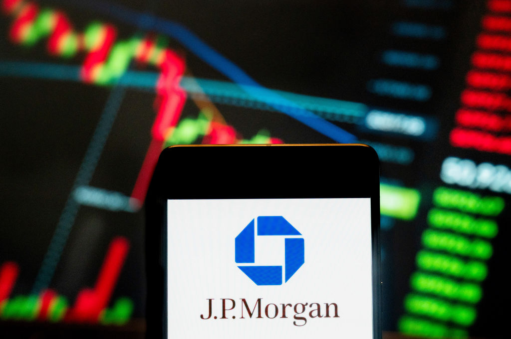 JPMorgan Chase reported a 25%rise in second-quarter profit on Friday, buoyed by rising investment banking fees and an accounting gain of about $8 billion from a share exchange deal with Visa. Wall Street banks have benefited from a resurgence in capital-raising activity in debt and equity markets. They are also seeing an uptick in fee income from advising on M&A deals as companies become more confident in the U.S. economy’s ability to avoid a major downturn. “While market valuations and credit spreads seem to reflect a rather benign economic outlook, we continue to be vigilant about potential tail risks,” CEO Jamie Dimon said, adding that the risks included a changing geopolitical situation, which remains the most dangerous since World War II. Inflation and interest rates may stay higher than market expectations due to threats like large fiscal deficits and restructuring of trade, Dimon said. The largest U.S. bank’s profit was $18.15 billion, or $6.12 per share, for the three months ended June 30, compared with $14.47 billion, or $4.75 per share, a year earlier, it said on Friday. The bank’s shares dipped 0.6% in trading before the bell. They have gained 22% so far this year, but have underperformed rivals Bank of America, Citigroup C.N and Wells Fargo. JPMorgan benefited from a plan to exchange some of its shares in Visa, the world’s largest payment network. Investment banking fees grew 50%, compared with a low base, but was higher than an earlier company prediction of 25% to 30%. JPMorgan’s lending business also benefited from high rates, with net interest income (NII) – the difference between what it earns on loans and pays out on deposits – rising 4% to $22.9 billion. Lending has remained healthy even as banks compete for deposits and face pressure to shell out more to depositors to store their money.