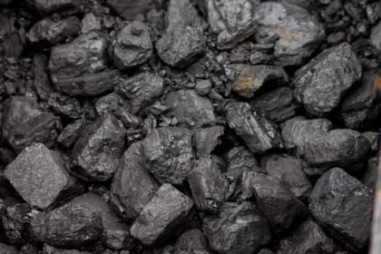 India’s coal sector has reported significant growth in both production and dispatch during the first quarter of the financial year 2024-25, according to figures released by the Ministry of Coal on July 3. Coal production surged by 35 percent year-on-year, rising from 29.26 million tonnes (MT) in Q1 FY24 to 39.53 MT in Q1 FY25. Coal dispatch also saw a robust growth of 34.25 percent, increasing from 34.07 MT to 45.68 MT over the same period. The power sector emerged as a key contributor to this growth, with coal production for power generation increasing by 20.5 percent, from 25.02 MT to 30.16 MT. Production from the non-regulated sector (NRS) jumped by 77 percent, from 1.44 MT to 2.55 MT. Notably, production from coal mines dedicated to sale registered a substantial 143 percent increase, climbing from 2.80 MT to 6.81 MT. In terms of dispatch, coal supply to the power sector grew by 23.3 percent, reaching 35.65 MT. Dispatch to the Non-Regulated Sector increased by 43.4 percent, while dispatch for the sale of coal more than doubled, rising by 117.67 percent. The ministry also highlighted the performance of state-owned Coal India Limited (CIL), which achieved a coal production of 63.10 MT in June 2024, an 8.87 percent increase from the previous year. Production from captive and other coal producers saw an even more substantial increase of 55.49 percent, reaching 16.03 MT in June 2024. The Ministry said that this sharp rise in production indicates the growing role of private and captive miners in supplementing the country’s coal supply. These gains in coal production and stockpiling align with the Indian government’s vision of “Atma Nirbhar Bharat”.