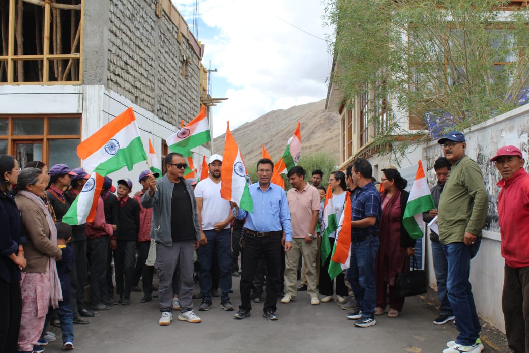 Press Release: "Har Ghar Tiranga" Rally led by SDM Nyoma enthralls the community.