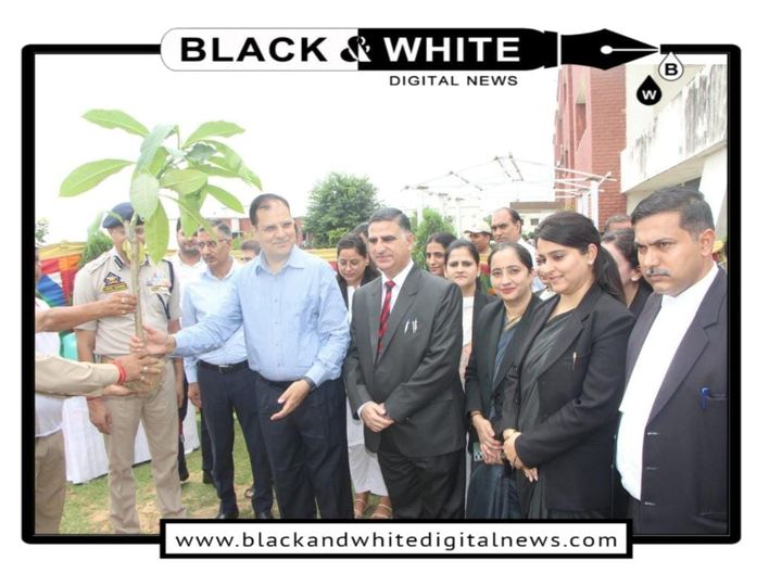 Justice Sanjay Dhar conducts inspection of District Court Complex Samba