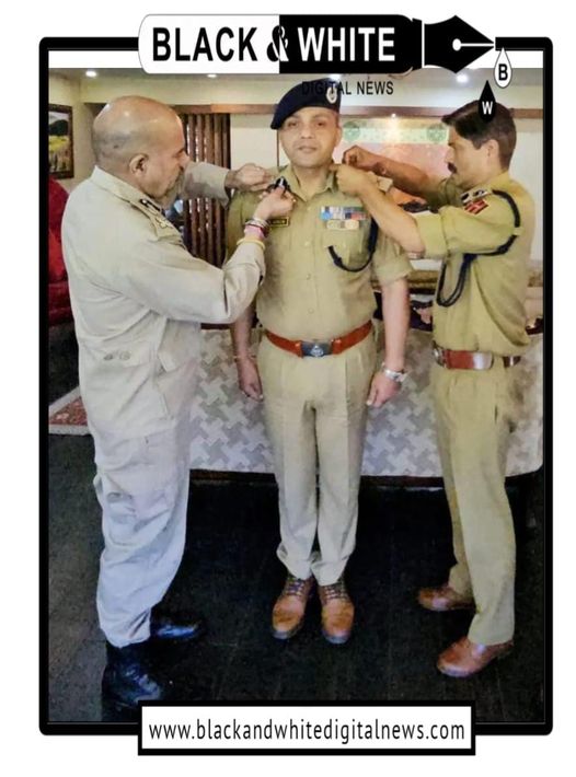 DGP and Special DG J&K Decorate Shri Sujit Kumar with IGP Rank in Srinagar