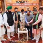 "जम्मू में सोशल मीडिया वॉलंटियर्स और इंफ्लुएंसर्स की बैठक: J&K बीजेपी कार्यकारी अध्यक्ष सत शर्मा और केंद्रीय मंत्री डॉ. जितेंद्र सिंह का संबोधन"
