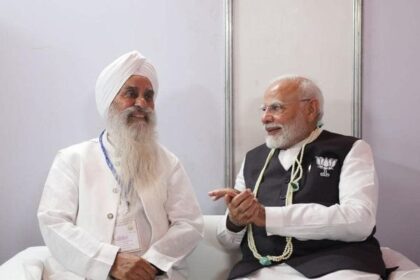 Honorable Prime Minister Mr. Narendra Modi met with the chief of Shromani Dera Nangali Sahib, Mahant Manjeet Singh Ji,