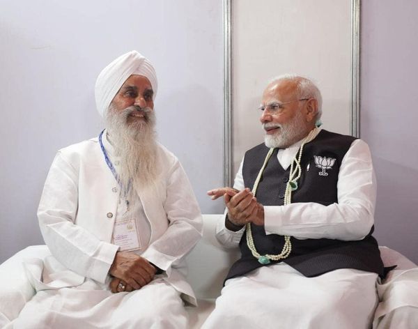 Honorable Prime Minister Mr. Narendra Modi met with the chief of Shromani Dera Nangali Sahib, Mahant Manjeet Singh Ji,