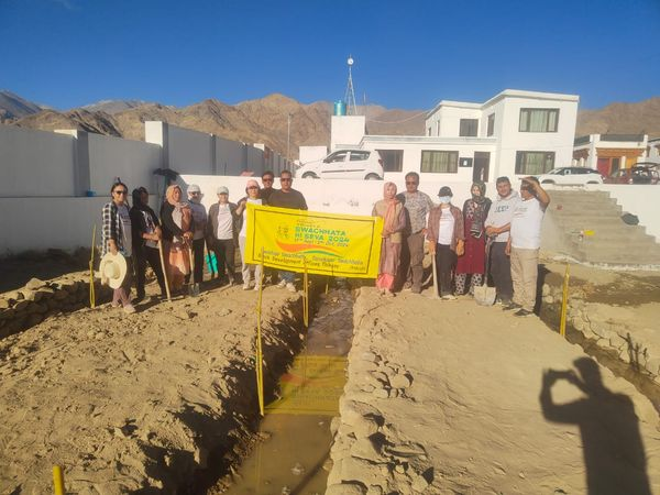 Plantation of 100 trees as part of SHS campaign