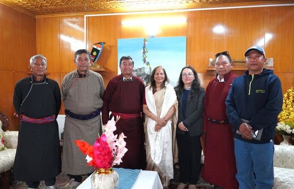 First Lady Smt Neelam Mishra Convenes Meeting with Nambardars of Leh Town to Discuss Cleanliness and Women Empowerment