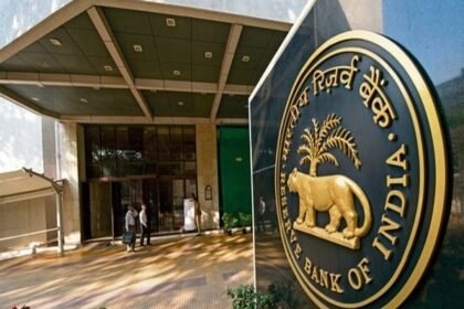 India’s Foreign Exchange Reserves Cross USD 700 Billion First Time