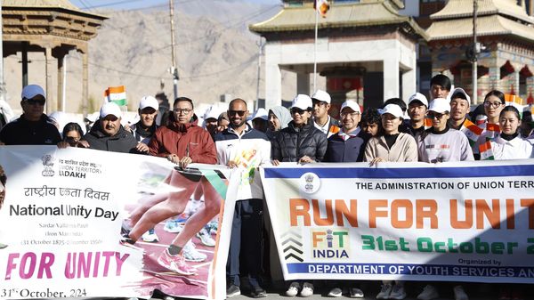 MP Ladakh, DC leh flag off “Run for Unity” from Leh gate to NDS stadium*