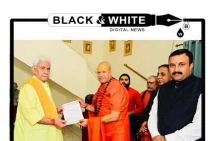 Lt Governor Manoj Sinha Welcomes Pujya Swami Kailashanand Giri Maharaj, Confirms Participation in Maha Kumbh 2025