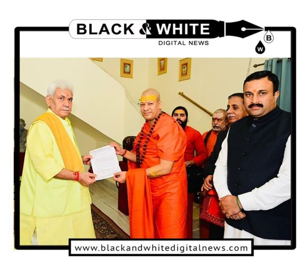 Lt Governor Manoj Sinha Welcomes Pujya Swami Kailashanand Giri Maharaj, Confirms Participation in Maha Kumbh 2025