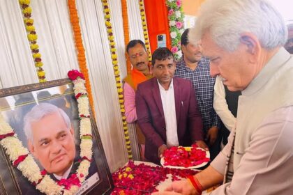 Paid tribute to former PM Sh Atal Bihari Vajpayee Ji & Mahamana Pt Madan Mohan Malaviya ji on the occasion of their birth anniversary.