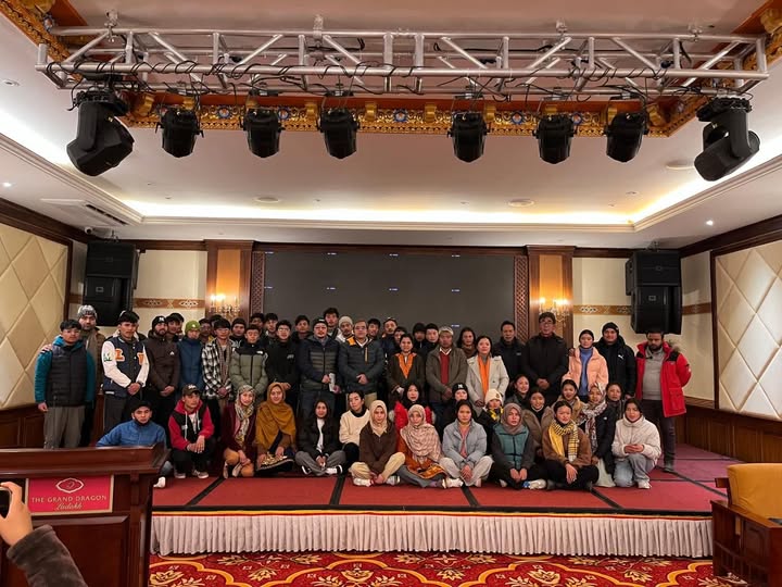 Students Flagged Off for 25th Rashtra Katha Shivir in Rajkot from Dragon Hotel, Leh Leh, December 24, 2024: Principal Secretary School Education UT Ladakh, Sh. Sanjeev Khirwar, IAS flagged off a group of 50 students, comprising 25 Students from Leh and 25 Students from Kargil, for an exposure visit outside the UT to participate in the 25th Rashtra Katha Shivir Program. The Flagging off ceremony, was attended by Bhanu Prabha, IAS, Secretary for School and Higher Education, UT Ladakh, Tsering Paldan, JKAS, Director School Education UT Ladakh and The Chief Education Officers of Leh and Kargil Districts. They all encouraged the students to make the most of this enriching experience. The Katha Shivir program, organized under the Rashtriya Avishkar Scheme, aims to provide Students with a unique opportunity to explore national integration. During their 14 day Journey, the Students will engage in various activities, including Cultural exchange programs, Workshops, and visits to Historical sites. This initiative is a testament to the government's commitment to providing students with holistic learning experiences that foster academic excellence, Cultural awareness, and national pride. . . . . . . . . Akashvani Leh Gulistan News Ladakh Reach Ladakh Voice of Ladakh North India Times GREATER LADAKH