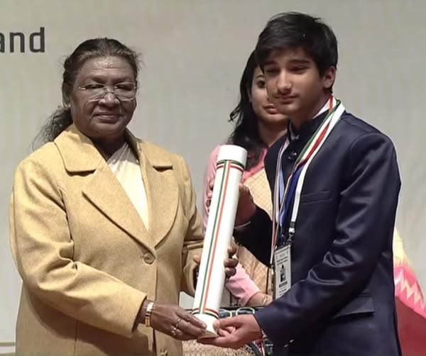 Congratulations to Master Ayaan Sajad on receiving Pradhan Mantri Rashtriya Bal Puraskar from Hon’ble President Smt. Droupadi Murmu Ji.