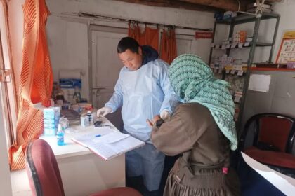 𝐏𝐫𝐞𝐬𝐬 𝐑𝐞𝐥𝐞𝐚𝐬𝐞 Block Medical Officer, Khaltse Organizes Medical Mobile Unit Camp at Hanupata Village.