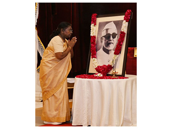 President Droupadi Murmu Pays Floral Tributes To Zakir Husain On His Birth Anniversary