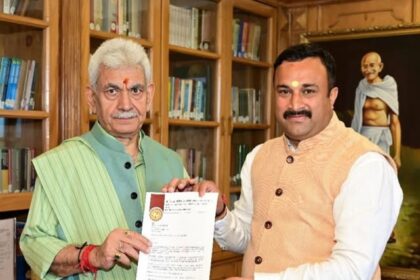 Mahant Rohit Shastri, President, Shri Kailakh Jyotish and Vedic Sansthan Trust today called on Lieutenant Governor,
