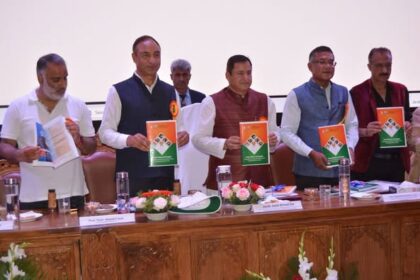 The inaugural function to mark the commencement of the Viksit Krishi Sankalp Abhiyan in Jammu & Kashmir was held today in Srinagar and was presided over by Minister for Agriculture Production, J&K, Javid Ahmad Dar.