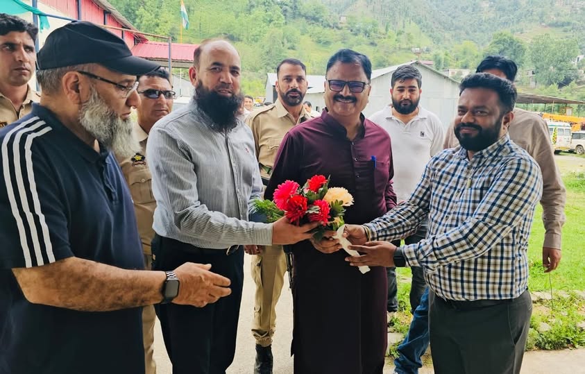 Reviewing progress on Parnai Hydro Power Project at Buffliaz Surankote, Jal Shakti Minister Javed Ahmed Rana advocated prioritising people’s rights over their water resources, emphasising sustainable utilization and community engagement. He said JK Government aims to enhance energy security, self-sufficiency, promote economic growth & improve living standards of people in Poonch.