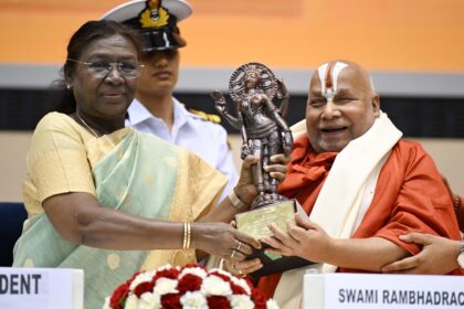 President Droupadi Murmu Presents 58th Jnanpith Award To Jagadguru Rambhadracharya