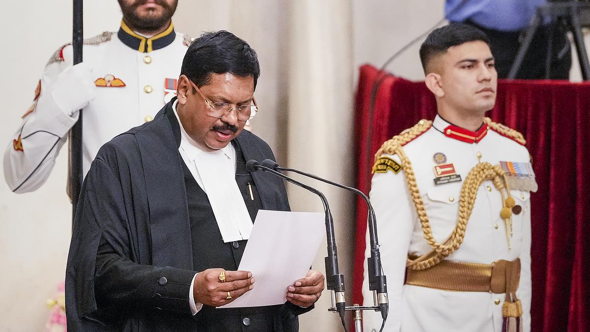 Justice Gavai is the first Buddhist Chief Justice of India. He took his oath of office, pledging his commitment to uphold the Constitution and faithfully discharge duties, in Hindi. Chief Justice Gavai acknowledged the applause with folded hands, shook hands with Prime Minister Narendra Modi, Union Law Minister Arjun Ram Meghwal, Union Home Minister Amit Shah, other dignitaries and family members sitting in the foremost row, including his immediate predecessor, Justice Sanjiv Khanna. The Chief Justice of India touched his mother’s feet. Prime Minister Modi was also seen going upto the Chief Justice’s mother to greet her. The ceremony concluded with the rendering of the National Anthem.