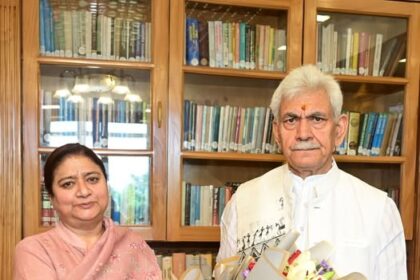 Prof. Nilofer Khan, Vice Chancellor, University of Kashmir called on Lieutenant Governor Shri Manoj Sinha, today.
