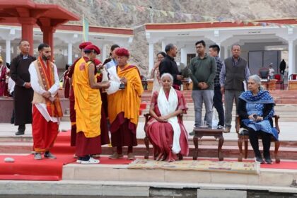 Hon'ble Union Minister of Finance and Corporate Affairs Smt Nirmala Sitharaman visits Sindhu Ghat in Ladakh and offers prayers on June 15.