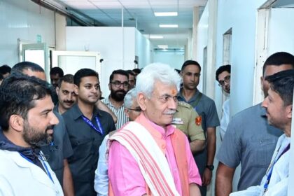 Interacted with the pilgrims, service providers & officials during my visit to Nunwan and Chandanwari Base Camps today.