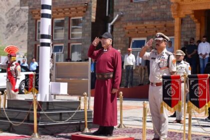 Shri Kavinder Gupta was presented a guard of honour by the Ladakh Police after taking oath as the new LG of UT Ladakh.
