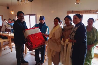 Social and Tribal Welfare Department, Leh accorded a warm farewell to the outgoing Director, Tashi Dolma (JKAS) during an event organised at Garskit Inn, Spituk.
