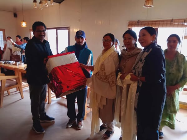 Social and Tribal Welfare Department, Leh accorded a warm farewell to the outgoing Director, Tashi Dolma (JKAS) during an event organised at Garskit Inn, Spituk.