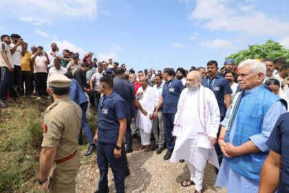The Lieutenant Governor Shri Manoj Sinha earlier today, accompanied Hon'ble Union Home Minister Shri Amit Shah to survey the rain and flood affected areas of Jammu.