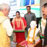 Paid tributes to Pujya Mahatma Gandhi on his Janm-Jayanti.