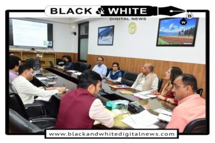 Divisional Commissioner Reviews Mubarak Mandi Restoration: Focus on Infrastructure, Conservation, and Heritage Revival