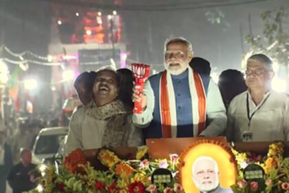 PM Modi Holds Roadshow In Patna, Pays Tribute To Poet Ramdhari Singh Dinkar