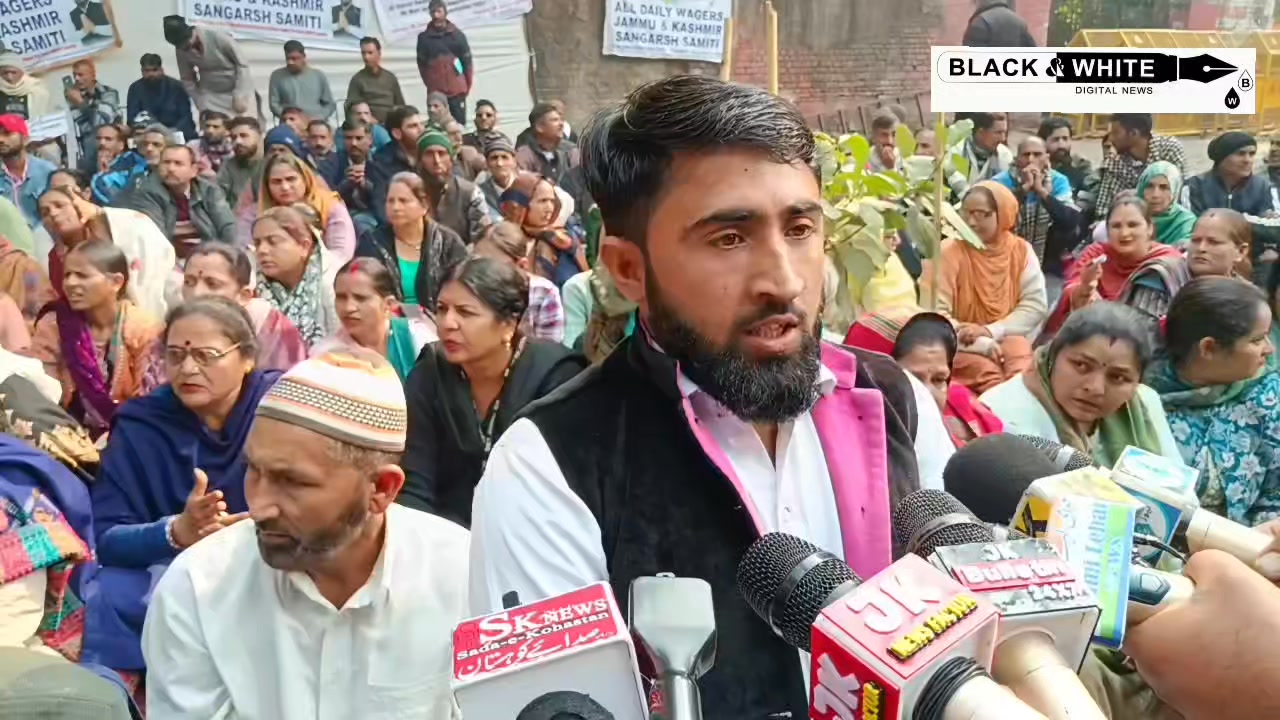 Omar Abdullah Aur BJP Ne Milkar Daily Wagers K Sath Jammu Kashmir Me Dhoka Kiya Hai J