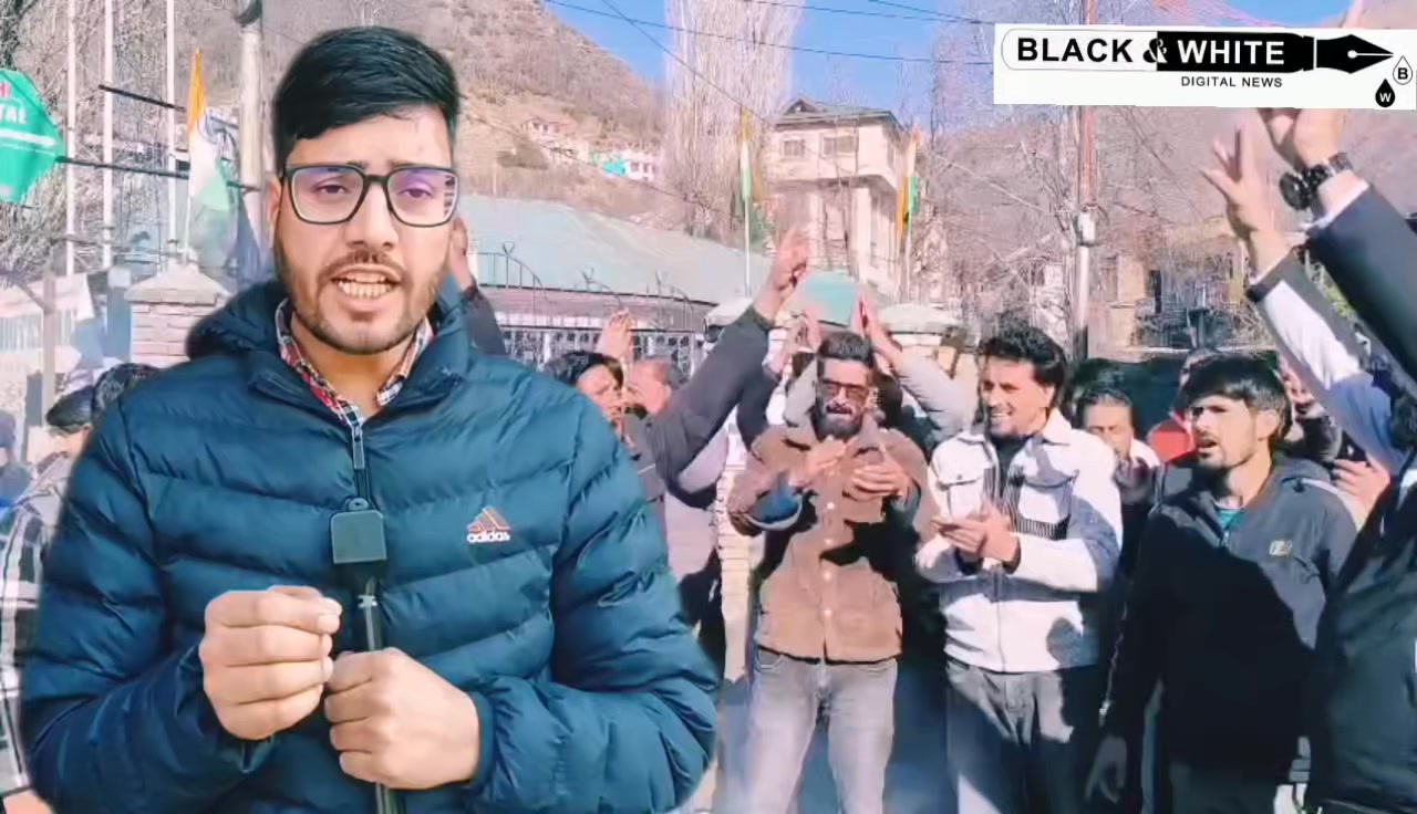 Banihal Me Youth Congress Ne CM Omar Abdullah Ka Putla Jalaya Aur Kaha Nc Govt Fail Ho Chuki Hai