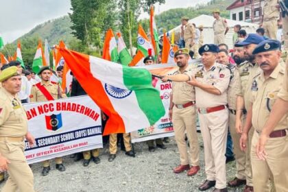 Massive ‘Nasha Mukti Abhiyan’ Rally Held in Banihal, Police and Public Unite Against Drug Abuse