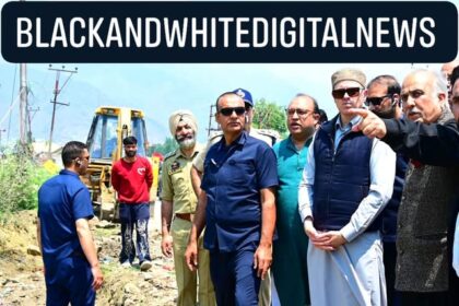 Omar Abdullah visited the flood breach site at Shalina near Lasjan,