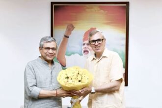 Hon'ble Chief Minister Omar Abdullah met Hon’ble Union Minister for Railways Shri Ashwini Vaishnaw in New Delhi today and discussed issues related to the augmentation of rail services in Jammu & Kashmir.