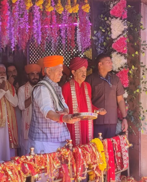 Visited Mata Kheer Bhawani Temple in Ganderbal today to celebrate Jyeshtha Ashtami and pray for the peace & prosperity of all.