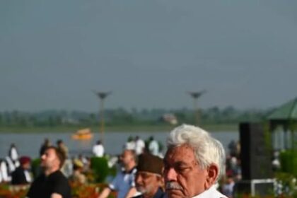 Yoga Unites World, Promotes Holistic Well-Being: LG Manoj Sinha at Dal Lake Celebration