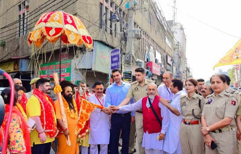 Deputy Commissioner Dr Rakesh Minhas flagged off the 8th Chhari Yatra to Sudhmahadev from Panjbakhtar Temple Jammu today.